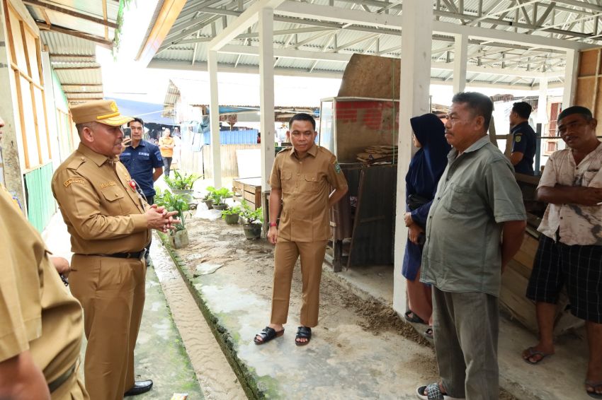Sekda Siak Terima Keluh Kesah Pedagang saat Meninjau Pasar Sialang Sakti