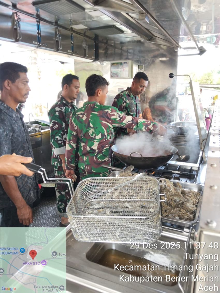 TNI Dirikan Dapur Umum di Timang Gajah, Bantu Pengungsi Terdampak Bencana