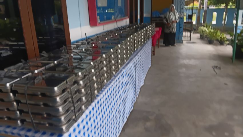 Meski Besok Libur Sekolah, SPPG Sungai Alam Tetap Salurkan MBG Ke Siswa. Menunya Ada yang Basah dan Kering