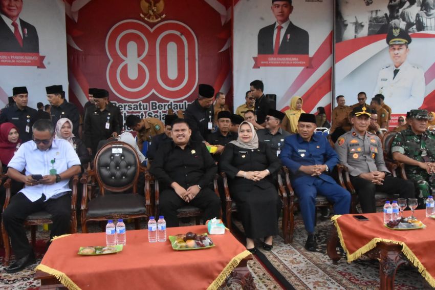 Kasmarni Serahkan SK PPPK Paruh Waktu, Tegaskan Disiplin, Integritas, dan Evaluasi Kinerja Triwulanan