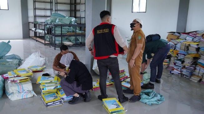 Kejari Siak Geledah Kantor ULP Siak dengan Pengawalan TNI